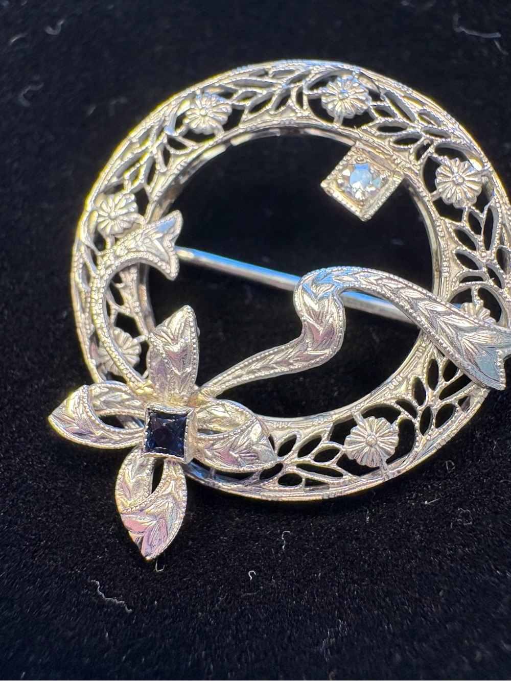 Art Deco White 10k Gold Filigree Brooch with Diamond and Sapphire